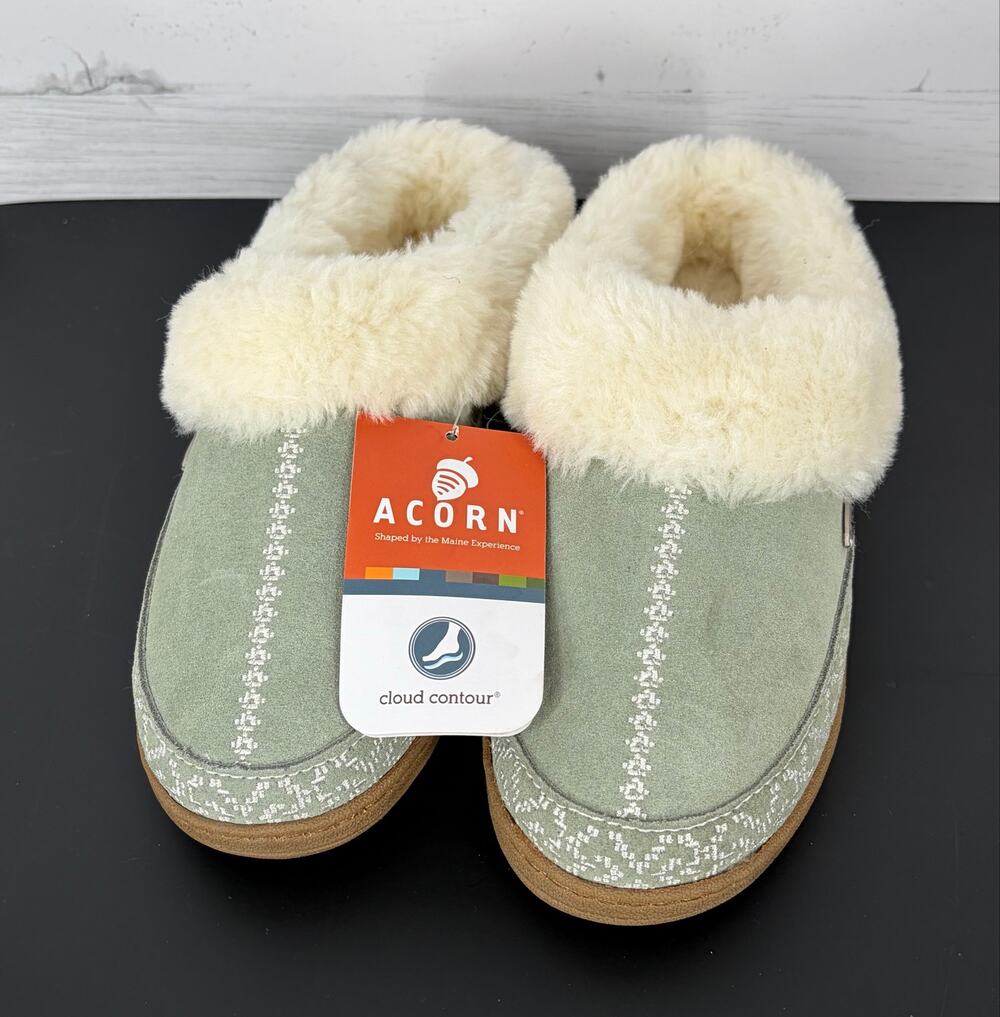 NWT Greta Embroidered Clogs by Acorn Small 5/6